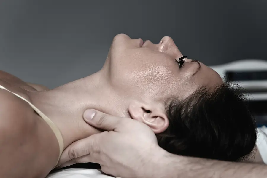 hand's placed on a woman's neck prior to a neck adjustment